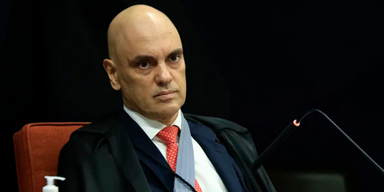 STF autoriza Jair Bolsonaro a se ausentar temporariamente da prisão para realizar cirurgia de hérnia em Brasília; prisão domiciliar não foi concedida.
