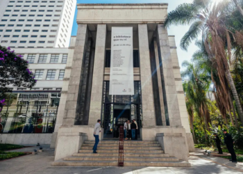 Biblioteca Mário de Andrade é alvo de roubo neste domingo (7). Treze obras de Matisse e Portinari foram furtadas. Polícia investiga com base em imagens e perícia no local.