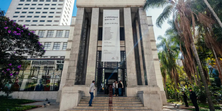 Biblioteca Mário de Andrade é alvo de roubo neste domingo (7). Treze obras de Matisse e Portinari foram furtadas. Polícia investiga com base em imagens e perícia no local.