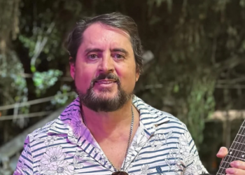 O cantor Mauri Lima, irmão de Chitãozinho e Xororó, morreu em um acidente de trânsito em Miracatu (SP). A tragédia abalou o mundo da música sertaneja, deixando fãs e familiares em luto.