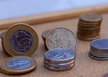 Governo define salário mínimo de R$ 1.621 para 2026