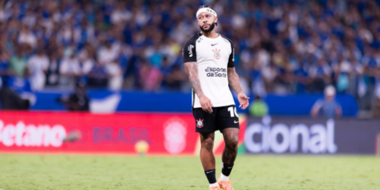 Com gol de Memphis, Corinthians bate Cruzeiro e leva vantagem para Itaquera