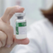 A Anvisa aprovou o registro definitivo da vacina contra dengue do Instituto Butantan, a primeira produzida no Brasil. Imunizante de dose única será oferecido pelo SUS e poderá começar a ser aplicado em 2026.