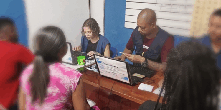 A Prefeitura do Rio promove atendimentos itinerantes do Trabalha Rio em oito bairros, oferecendo cadastro em vagas de emprego e cursos de qualificação. Confira locais, datas e documentos necessários.