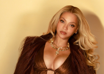 Trailer de Dark Horse, filme sobre Jair Bolsonaro, gera polêmica ao usar música de Beyoncé sem permissão. Equipe da cantora acionou a Justiça para remoção da canção.