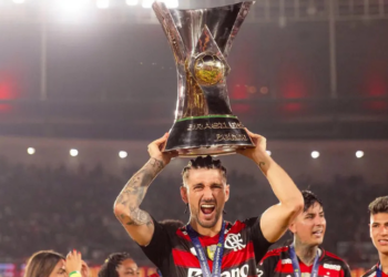 Cerimônia do Prêmio Brasileirão 2025 reúne principais atletas e treinadores das séries masculina e feminina.