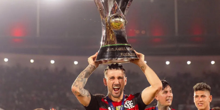 Cerimônia do Prêmio Brasileirão 2025 reúne principais atletas e treinadores das séries masculina e feminina.
