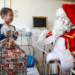 A tradicional Maratona de Natal começou nos hospitais municipais do Rio de Janeiro, com visitas de Papai Noel e atividades que levam alegria, conforto e esperança a pacientes internados.