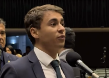 A escolha de Flávio Bolsonaro como pré-candidato à presidência provoca apoio de aliados como Nikolas Ferreira e tensão interna no PL, influenciando acordos e articulações políticas para 2026.
