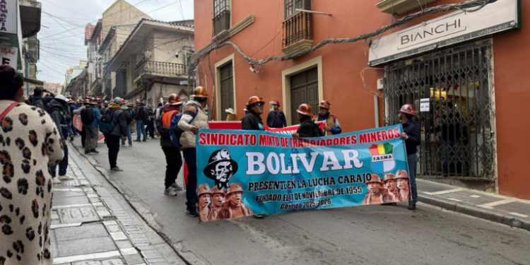 Mineiros da Bolívia se unem a protestos em La Paz contra a revogação do subsídio aos combustíveis. Manifestações lideradas pela COB chegam ao nono dia.