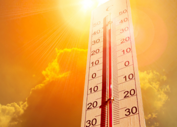 Rio de Janeiro registra Natal de calor intenso, entra em nível 3 de alerta térmico e pode alcançar 40°C. Estado inteiro está sob aviso de calor excessivo, segundo a Secretaria de Saúde.