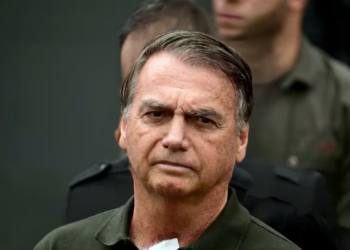 Jair Bolsonaro foi internado no hospital DF Star após autorização de Alexandre de Moraes. Ex-presidente passará por cirurgia de hérnia no Natal, com segurança reforçada da PF.