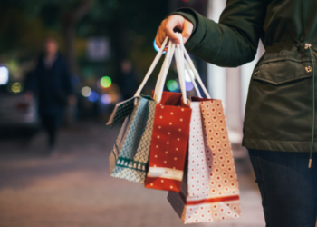 Procon do Rio de Janeiro esclarece quais são os direitos do consumidor na troca de presentes após o Natal e explica as diferenças entre compras em lojas físicas e online.