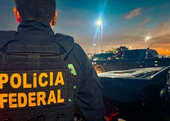 A Polícia Federal investiga esquema de desvio de recursos da Caixa Econômica Federal com prejuízo estimado em quase R$ 1 milhão.