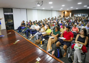 Concurso da Câmara dos Deputados abre 70 vagas imediatas e cadastro reserva para cargos de nível superior, com salários de até R$ 30 mil e provas marcadas para março de 2026.