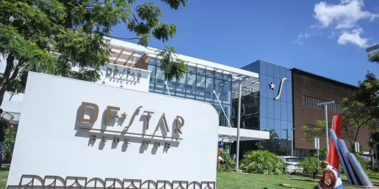 Jair Bolsonaro permanece em observação após nova cirurgia para tratar crises de soluços persistentes. Procedimento foi realizado no Hospital DF Star, em Brasília.