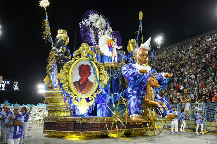 Portela encerra o terceiro dia de carnaval do grupo Especial na Marquês de Sapucaí, na região central do Rio de Janeiro. Foto: Tomaz Silva/Agência Brasil