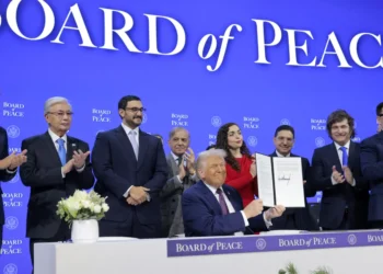 Rascunho vazado aponta que conselho proposto por Trump teria controle total sobre Gaza, gerando críticas de líderes humanitários e divisões entre aliados.
