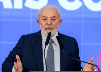 CNH de motoristas sem infrações será renovada automaticamente pelo governo. Medida é digital, gratuita e voltada a condutores de até 70 anos.