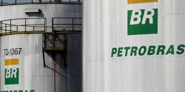 ANP impede Petrobras de voltar a perfurar na Amazônia após vazamento em área ambientalmente sensível e exige avaliação detalhada dos impactos.