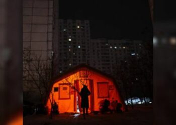 Ataques russos com drones deixaram 80% de Kharkiv sem eletricidade e agravaram a crise energética da Ucrânia durante um inverno rigoroso.