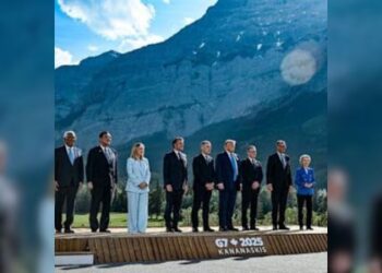 Seis países do G7 já acumulam dívida pública superior à produção anual. Especialistas alertam para riscos econômicos globais.