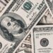 Ouro bate recorde acima de US$ 5.300 após forte desvalorização do dólar e expectativa por decisão do Fed.