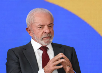 Brasil alerta para riscos democráticos da inteligência artificial.