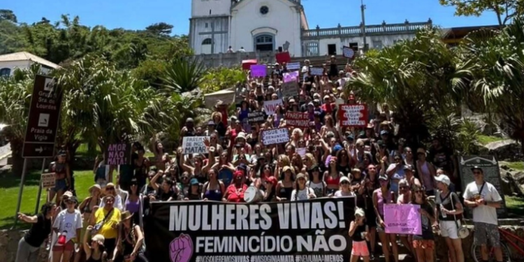 O Brasil oficializou 17 de outubro como o Dia Nacional de Luto e de Memória às Mulheres Vítimas de Feminicídio. Lei prevê relatórios bienais e reforça políticas de proteção.
