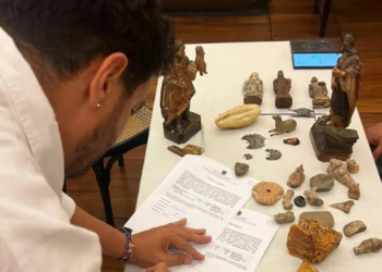 Peças sacras e bens arqueológicos apreendidos há mais de 20 anos foram devolvidos à Arquidiocese do Rio de Janeiro em cerimônia oficial, com foco na preservação histórica e cultural.