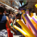 O Rio de Janeiro terá 26 feriados municipais em 2026, além de nacionais e estaduais, como Dia de São Jorge. O comércio alerta para possíveis perdas superiores a R$ 2 bilhões, afetando principalmente lojistas de menor porte.