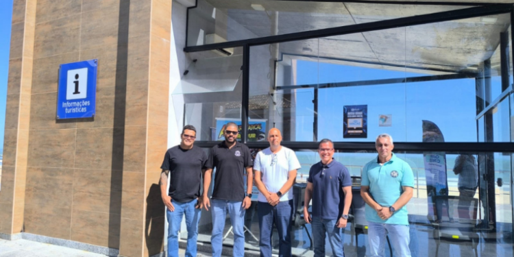 Macaé inicia projeto de Posto de Policiamento Turístico na Praia dos Cavaleiros, reforçando segurança e valorizando o turismo local em parceria com a Polícia Militar.