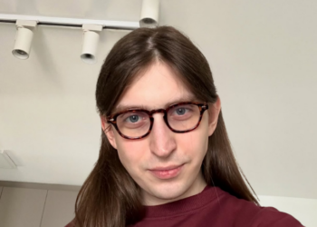 O influenciador digital Felca relata ameaças de crianças após mudanças no chat de voz do Roblox, embora não tenha ligação direta com a plataforma.