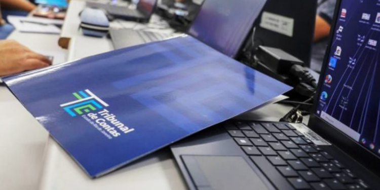TCE-RJ abre inscrições para cursos gratuitos em 2026 voltados a servidores e profissionais da administração pública, com modalidades presenciais e a distância e certificação.