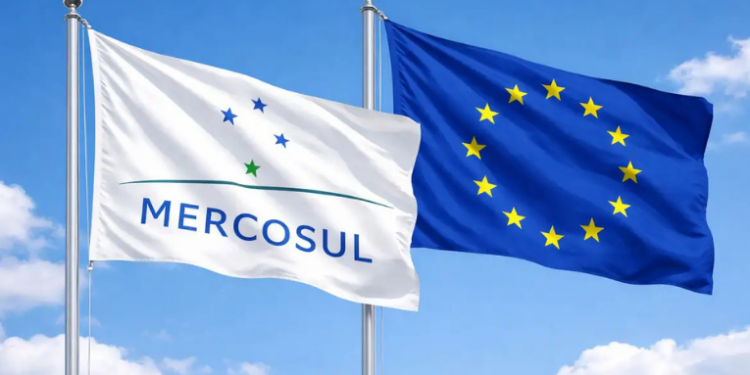 Mercosul e União Europeia avançam para assinar acordo de livre comércio após 25 anos de negociações, criando um mercado integrado de 720 milhões de pessoas.