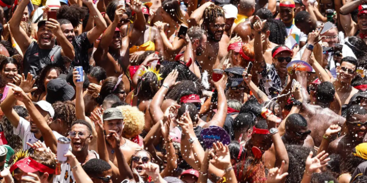 Carnaval 2026 no Rio terá dez megablocos no Circuito Preta Gil, com desfiles no Centro entre janeiro e fevereiro; confira datas e atrações.