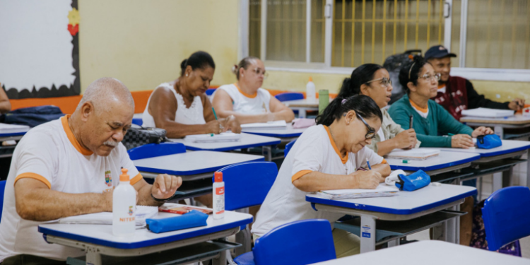 Prefeitura de Niterói abre matrículas para a Educação de Jovens e Adultos com vagas do 1º ao 9º ano em dez escolas da rede municipal.