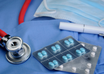 O Inep identificou baixo desempenho em 99 cursos de medicina avaliados em todo o país. Conceitos 1 e 2 acenderam alerta no MEC, que pode aplicar sanções às instituições.