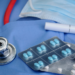 O Inep identificou baixo desempenho em 99 cursos de medicina avaliados em todo o país. Conceitos 1 e 2 acenderam alerta no MEC, que pode aplicar sanções às instituições.