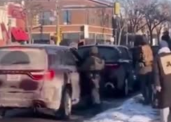 Um homem de 37 anos morreu em Minneapolis durante operação do ICE. Autoridades locais, ONU e líderes políticos reagem a uso de força e políticas migratórias nos EUA.