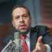 Ministro Guilherme Boulos e presidente da CNI, Ricardo Alban, divergem sobre redução da escala 6x1. Governo defende produtividade e justiça social; setor industrial alerta sobre aumento de custos.
