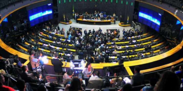 Concurso da Câmara dos Deputados oferece 70 vagas e inscrições seguem abertas