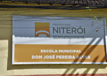 Niterói inaugura em 2026 a primeira escola pública bilíngue da cidade, com aulas em Português e Espanhol. Projeto pioneiro na Escola Municipal Dom José Pereira Alves busca ampliar oportunidades culturais e educacionais.