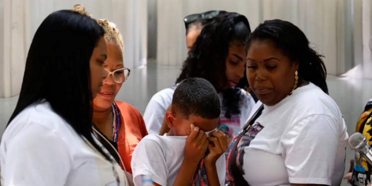 Inicia hoje o julgamento por júri popular dos policiais militares acusados de matar Thiago Menezes, de 13 anos, e tentar incriminá-lo falsamente. Familiares e organizações de direitos humanos acompanham o caso.