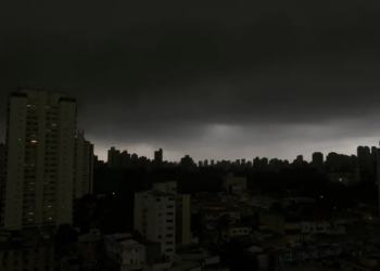 O Inmet emite alerta de ciclone no Sudeste com risco de chuvas fortes, granizo e tempestades. São Paulo, Rio de Janeiro e Minas Gerais devem ser os mais afetados.