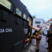 Operação da Polícia Civil no Complexo de Manguinhos combate roubo e receptação de cargas. Quatro suspeitos foram presos e trens chegaram a ser interrompidos no Rio.