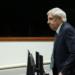 A Comissão de Ética da Presidência solicitou ao STF abertura de processo contra Augusto Heleno, ex-ministro do GSI, por declarações que levantam suspeitas de uso indevido da Abin e ameaça à democracia.