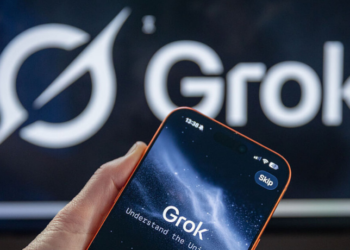 A Indonésia bloqueou temporariamente o chatbot Grok, ligado a Elon Musk, por preocupações com deepfakes sexuais e conteúdos explícitos, tornando-se o primeiro país a restringir o serviço.
