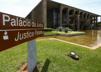 Manoel Carlos de Almeida Neto assume como ministro interino da Justiça após a exoneração de Ricardo Lewandowski. Nomeação é temporária até definição do novo titular pelo governo.