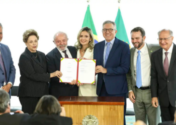 Brasil anuncia hospital público inteligente em São Paulo com recursos do banco do Brics e foco em tecnologia, IA e modernização do SUS.